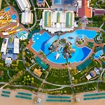 Aqi Pegasos World Hotel Side