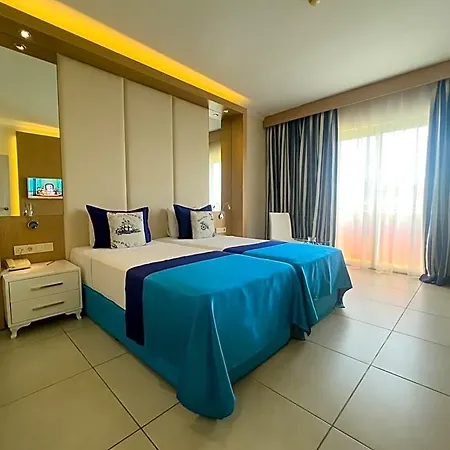 Aqi Pegasos World Hotel Side
