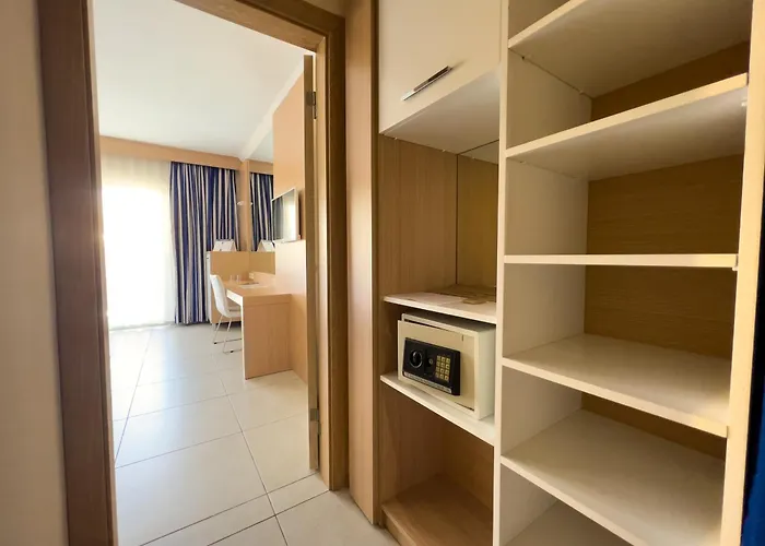 Aqi Pegasos World 4* Side