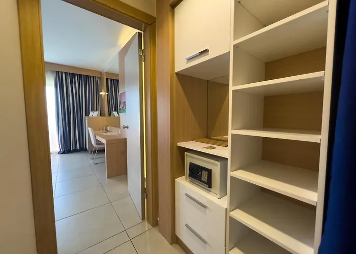 Aqi Pegasos World Hotel Side