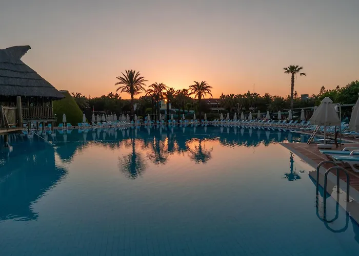 Aqi Pegasos World Hotel Side