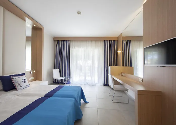 Aqi Pegasos World Hotel